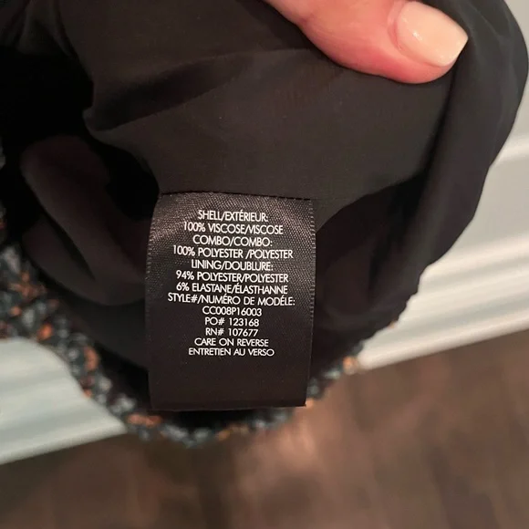 ALICE+OLIVIa Flutter Sleeve Top - Picture 9 of 9